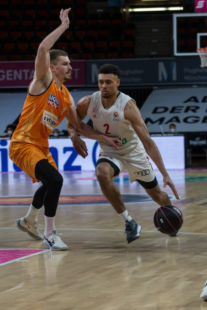 蓉城VS泰山首发:4外援对决!韦世豪解禁战旧主,彭啸、陈蒲先发