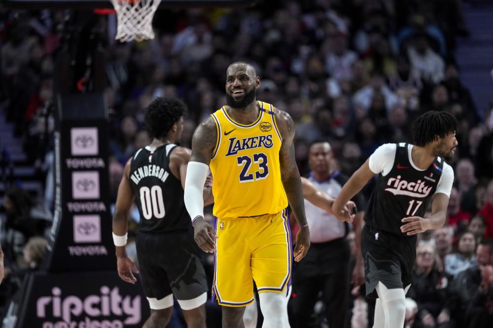 40岁巨星闪耀世俱杯:防死欧冠金靴 9次单挑成功!对手致敬