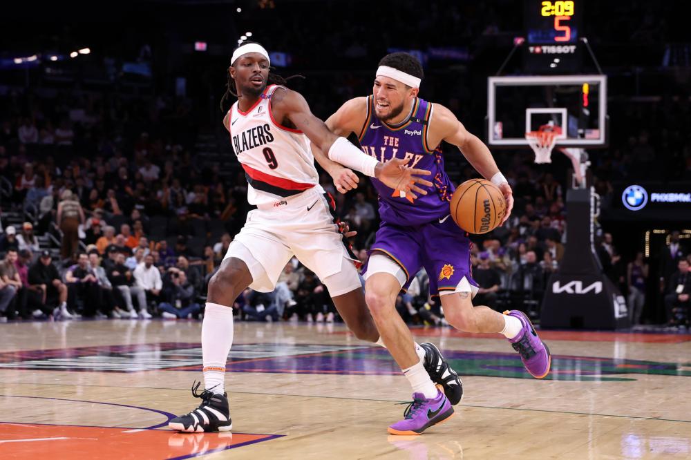 国安中场的 国安中场的